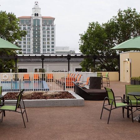 Courtyard Miami Coral Gables Hotel Exterior foto