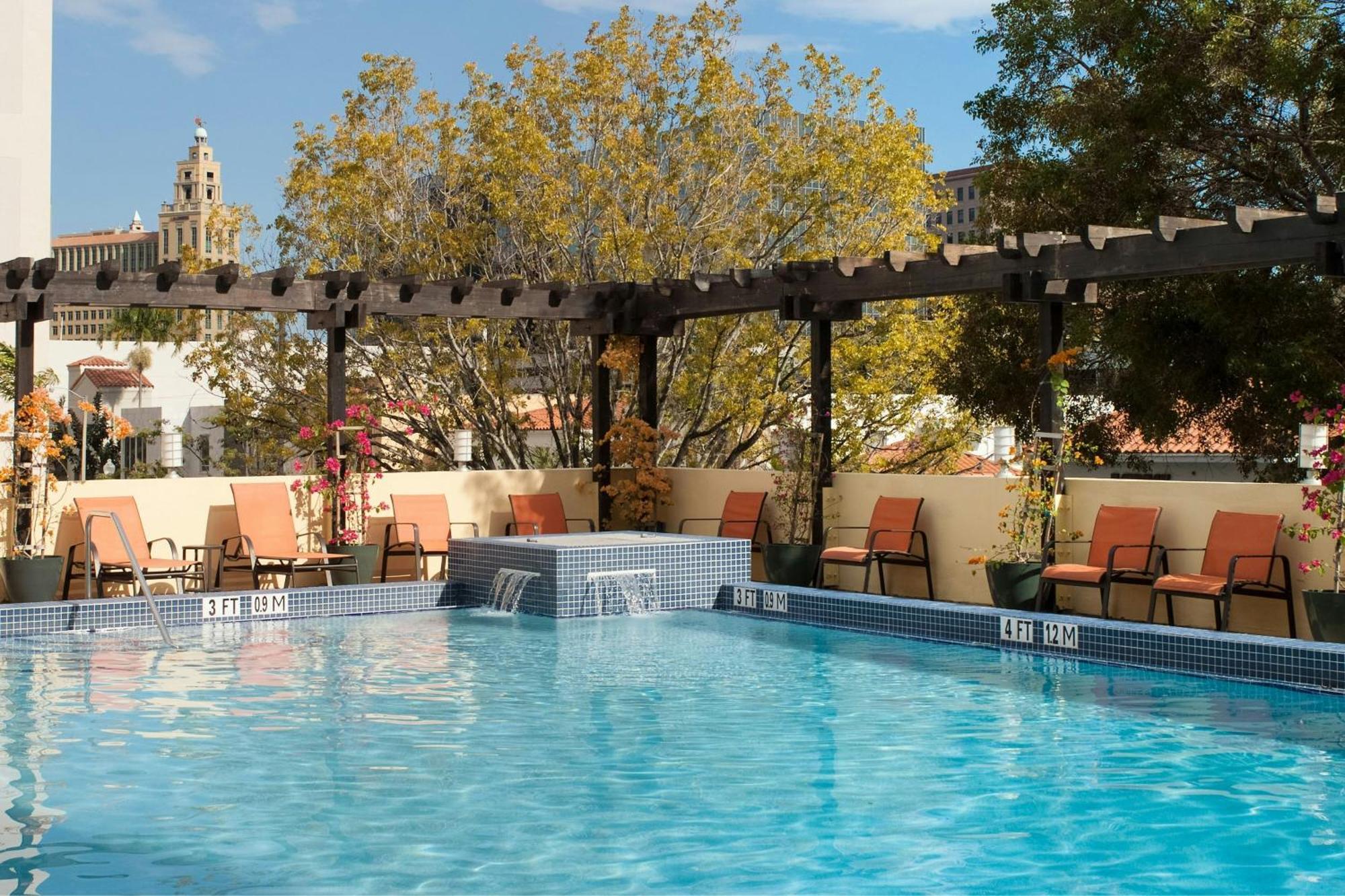 Courtyard Miami Coral Gables Hotel Exterior foto